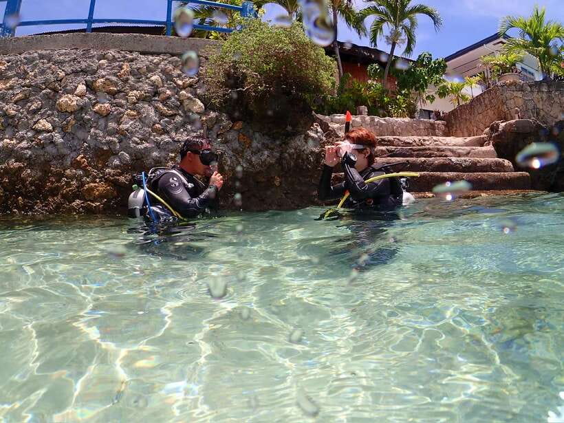 Cebu: Beach Scuba Diving Experience - What you practice before going underwater (and why it matters)