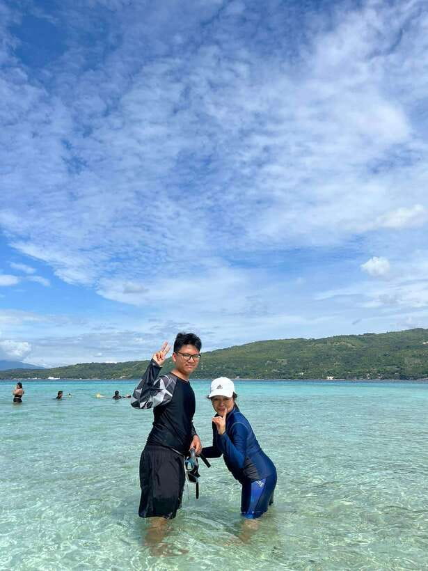 Cebu: Whaleshark Encounter, Sumilon Sandbar & Tumalog Falls - Oslob whale sharks: up close, but don’t expect it to feel like a secret